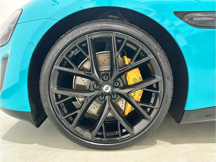 Фото 14 - Xiaomi SU7