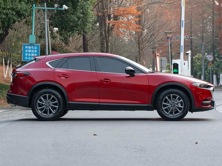 Фото 8 - Mazda CX-4