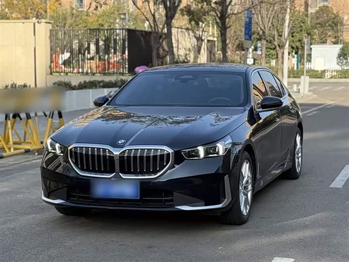 Фото 1 - BMW 5 Series