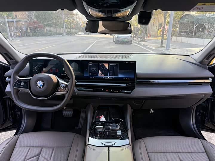 Фото 13 - BMW 5 Series