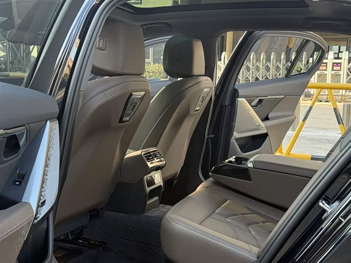 Фото 16 - BMW 5 Series