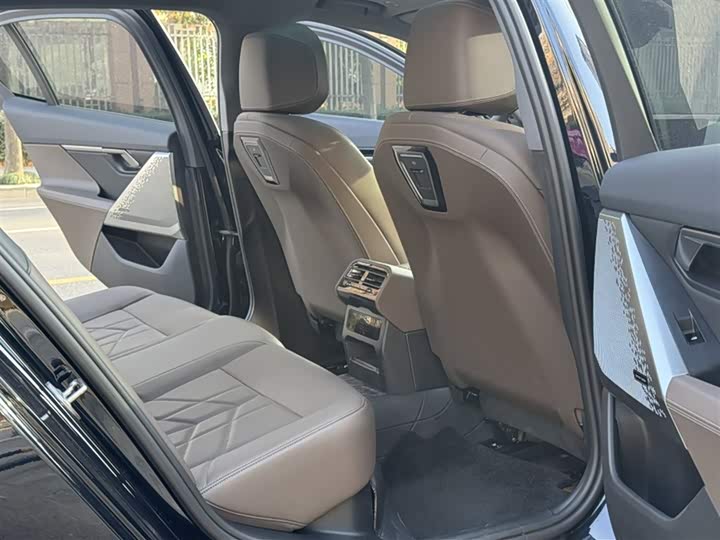 Фото 19 - BMW 5 Series