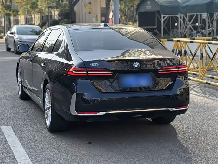 Фото 22 - BMW 5 Series