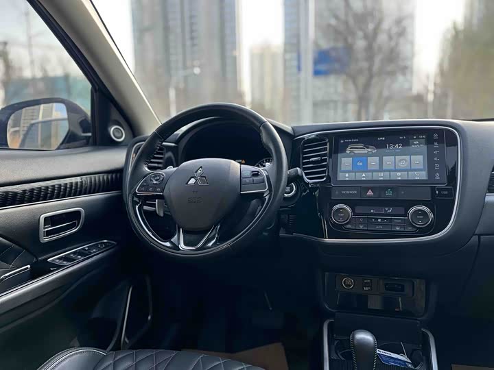 Фото 7 - Mitsubishi Outlander