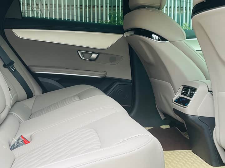 Фото 13 - BYD Han