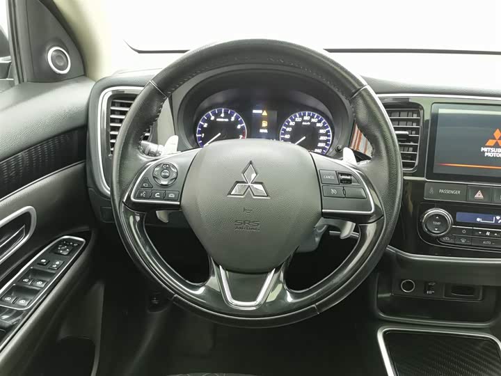 Фото 11 - Mitsubishi Outlander