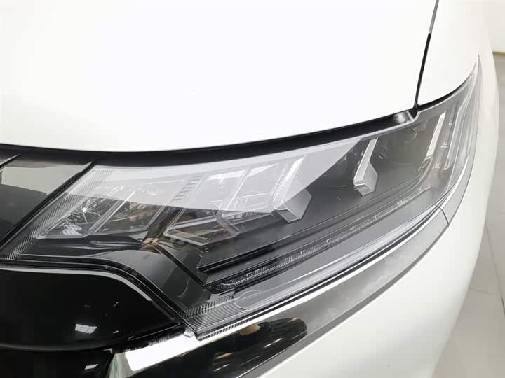 Фото 7 - Mitsubishi Outlander