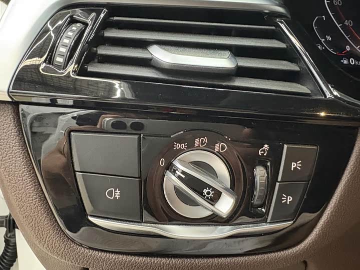 Фото 14 - BMW 5 Series