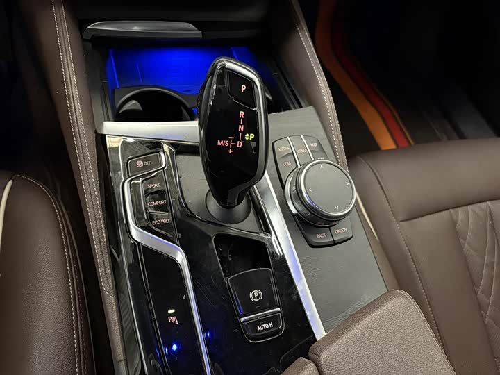 Фото 17 - BMW 5 Series