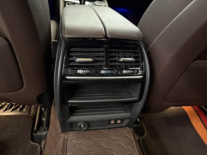 Фото 23 - BMW 5 Series