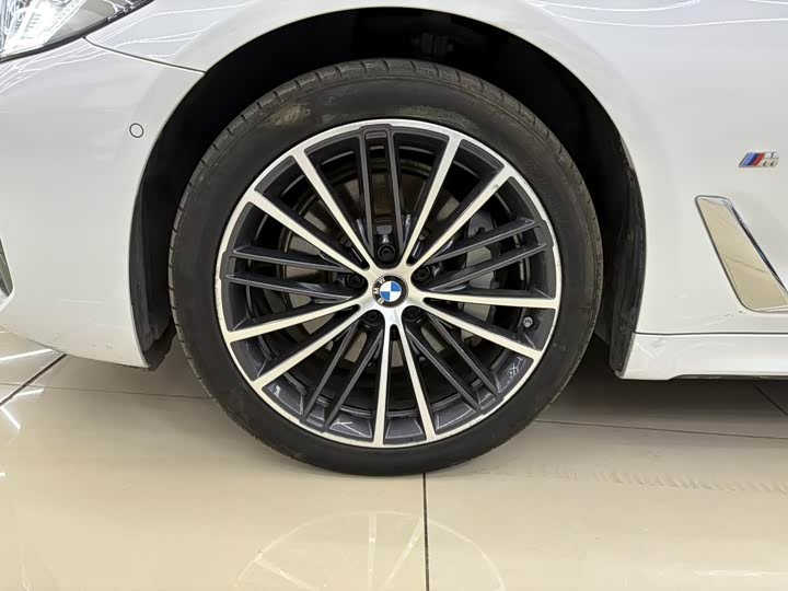 Фото 26 - BMW 5 Series