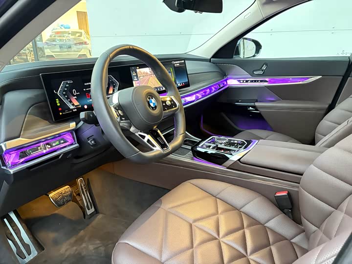 Фото 10 - BMW 7 Series