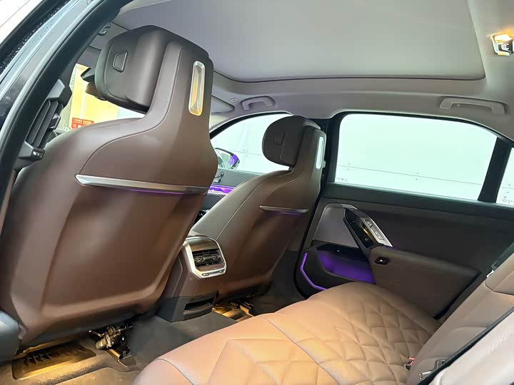 Фото 12 - BMW 7 Series