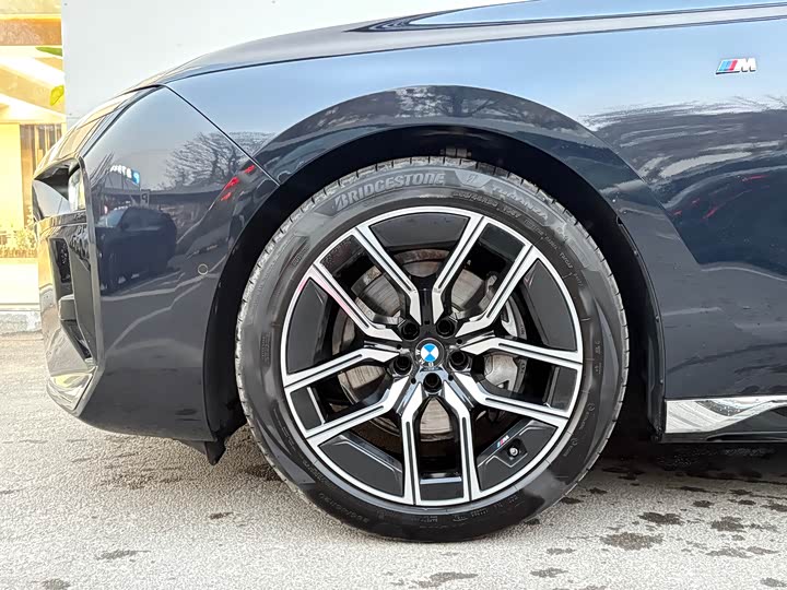 Фото 14 - BMW 7 Series