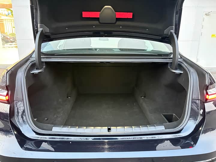 Фото 17 - BMW 7 Series