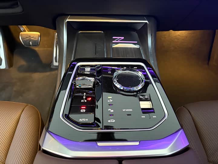 Фото 21 - BMW 7 Series