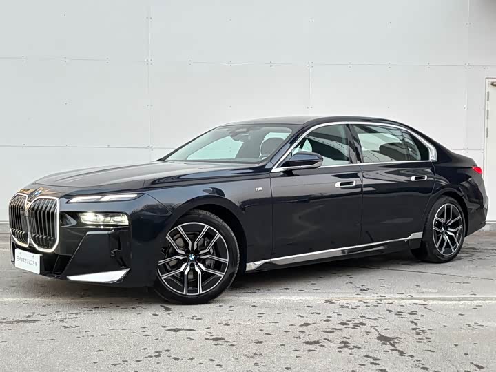 Фото 3 - BMW 7 Series