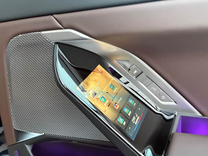 Фото 8 - BMW 7 Series