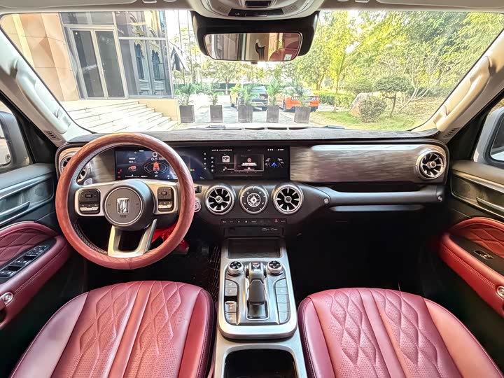 Фото 6 - Tank 300