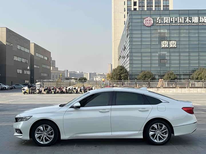 Фото 10 - Honda Accord