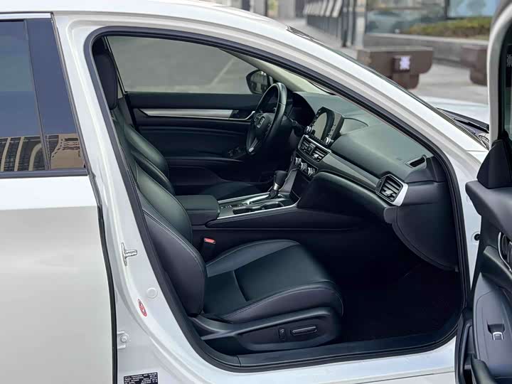 Фото 12 - Honda Accord