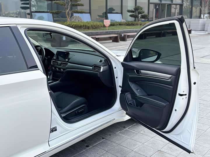 Фото 13 - Honda Accord