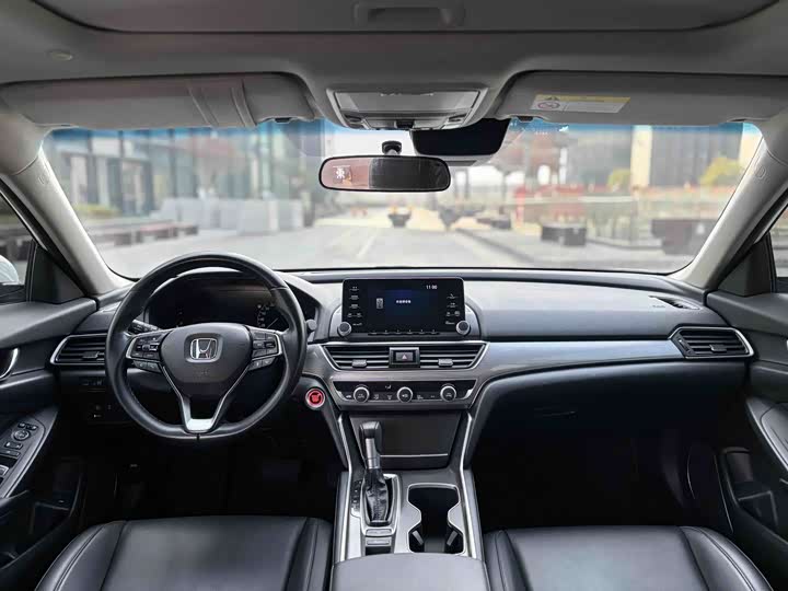 Фото 14 - Honda Accord