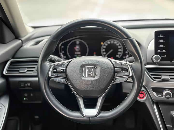 Фото 17 - Honda Accord