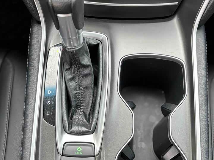 Фото 18 - Honda Accord