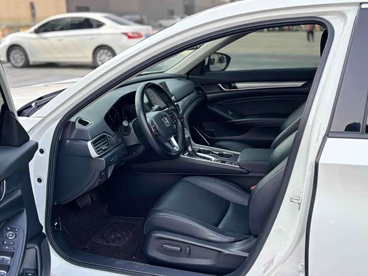 Фото 4 - Honda Accord