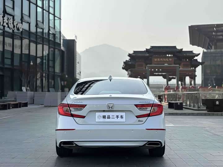 Фото 8 - Honda Accord