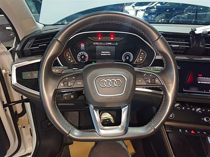 Фото 11 - Audi Q3