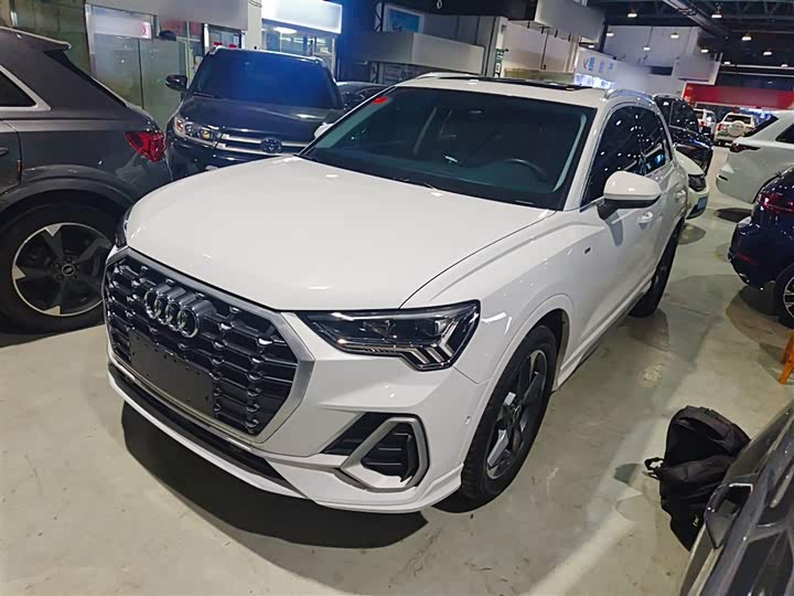 Фото 2 - Audi Q3