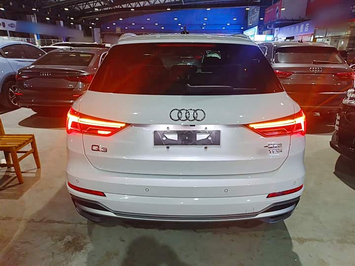 Фото 6 - Audi Q3