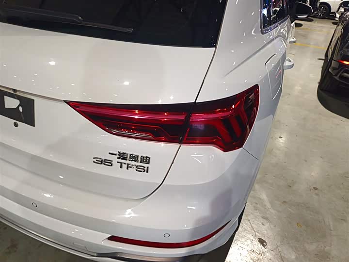 Фото 8 - Audi Q3