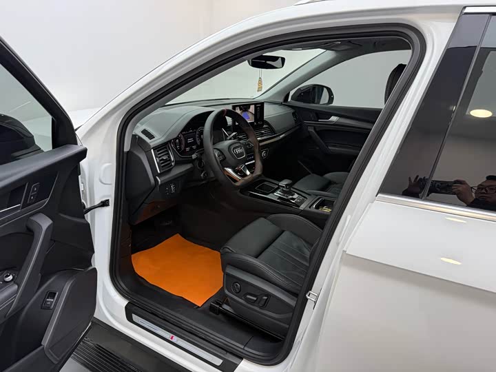 Фото 11 - Audi Q5L