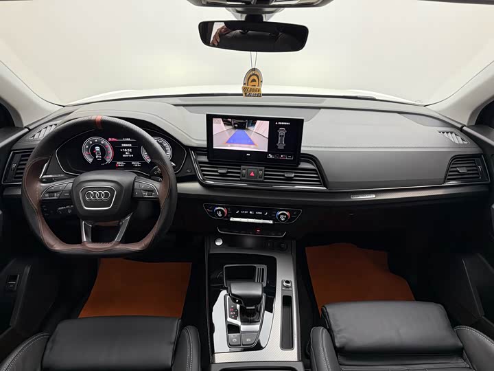 Фото 13 - Audi Q5L