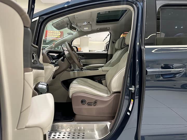 Фото 6 - Denza D9