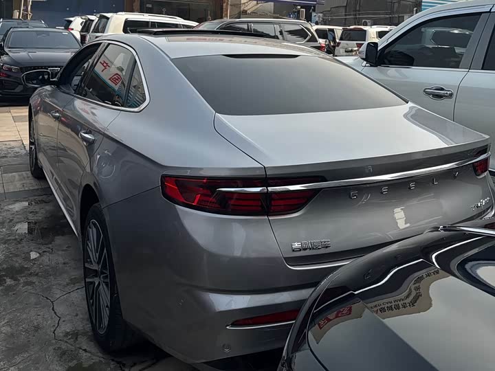 Фото 8 - Geely Preface