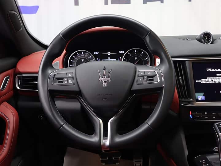 Фото 11 - Maserati Levante