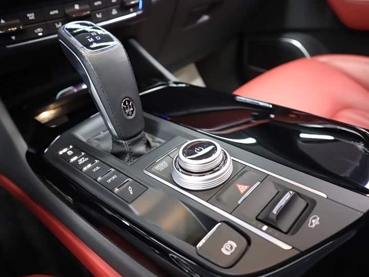 Фото 14 - Maserati Levante