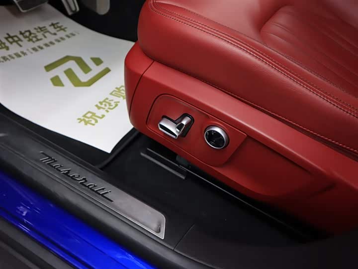 Фото 9 - Maserati Levante