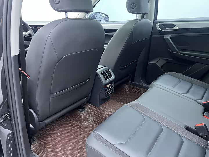 Фото 15 - Volkswagen Tayron