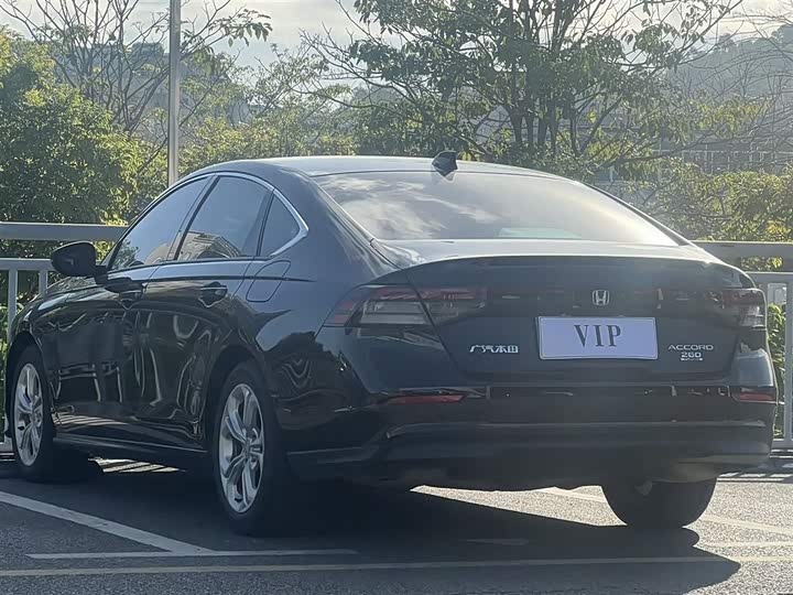 Фото 8 - Honda Accord