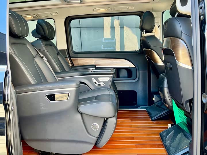 Фото 8 - Mercedes-Benz V-Class