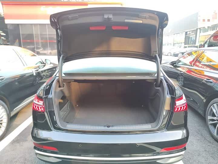 Фото 19 - Audi A6L