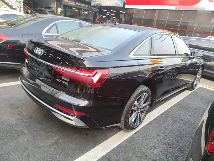 Фото 7 - Audi A6L