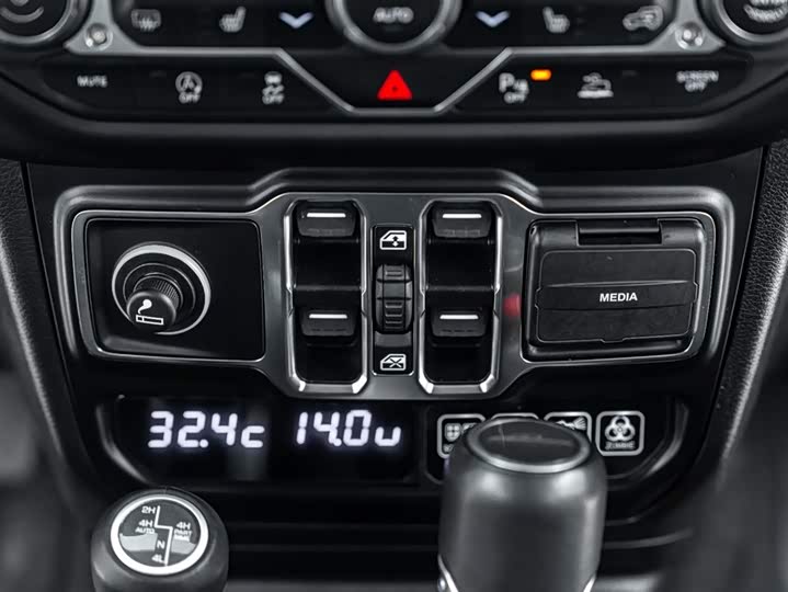 Фото 24 - Jeep Gladiator