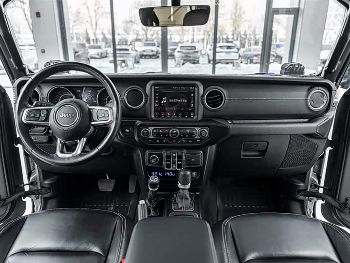 Фото 27 - Jeep Gladiator