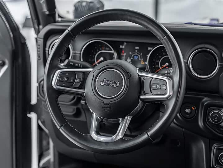 Фото 28 - Jeep Gladiator